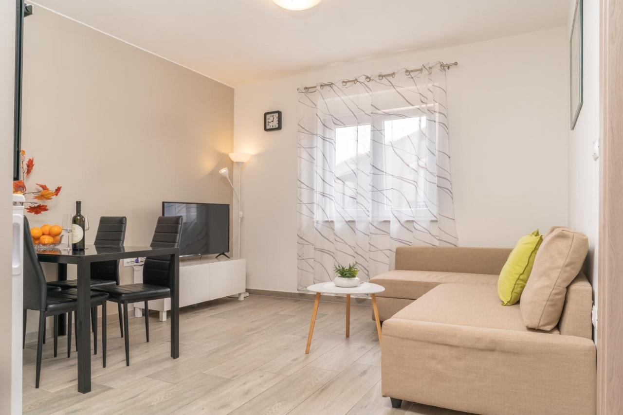 Tomi Apartment พูลา ภายนอก รูปภาพ