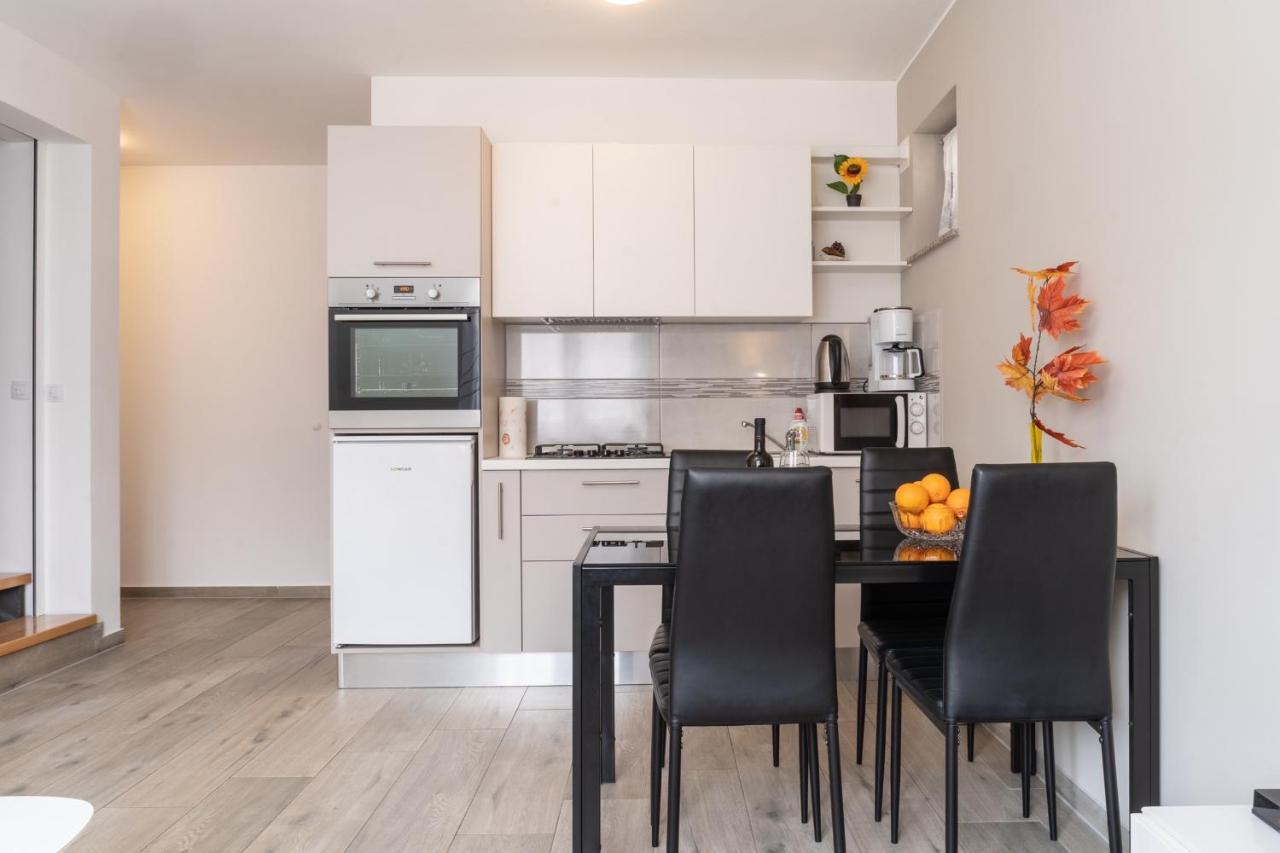 Tomi Apartment พูลา ภายนอก รูปภาพ